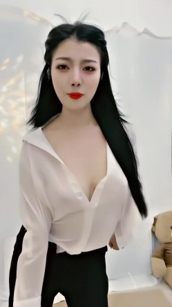 青春无敌，抖音风艺校美少女【杨晓花】定制福利，露脸露点，各种热门BGM裸舞 截图13
