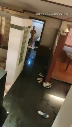 【情迷泰国性爱无极限】泰国真是男人的天堂 和老铁在泰国豪华国际休闲会所找两极品爆乳妞4P激情操 高清源码录制 截图12