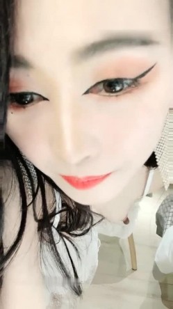 颜值不错苗条身材红唇妹子自摸秀 扭动身体椅子上翘起屁股床上自摸逼逼 截图7
