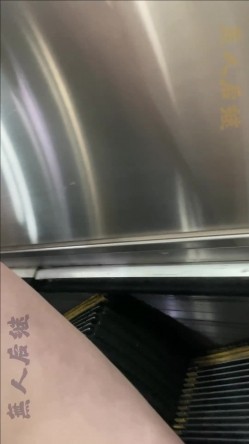 【经典CD】掀裙抄底大神【无人后继】126V完整合集[上]，就喜欢用手掀起小姐姐的短裙抄底 截图15