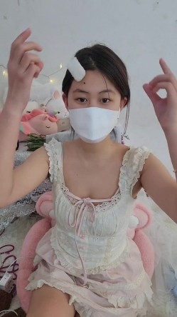 清纯学生妹，【18岁纯妹妹】，标准的甜妹儿，还有一副好身材，大奶子粉穴翘臀，9小时大放送 截图1