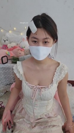 清纯学生妹，【18岁纯妹妹】，标准的甜妹儿，还有一副好身材，大奶子粉穴翘臀，9小时大放送 截图2