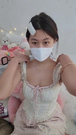 清纯学生妹，【18岁纯妹妹】，标准的甜妹儿，还有一副好身材，大奶子粉穴翘臀，9小时大放送 截图5
