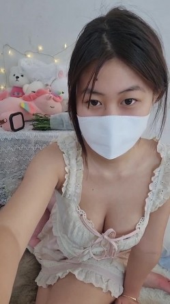 清纯学生妹，【18岁纯妹妹】，标准的甜妹儿，还有一副好身材，大奶子粉穴翘臀，9小时大放送 截图12