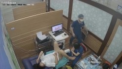 《妇产科监控破解》多位美女少妇张开大腿让医生又抠又摸检查阴道 截图15