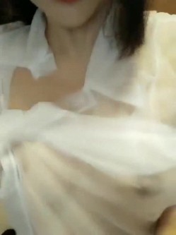 【极品女神】爱尚主播『悦宝儿』大尺度福利私拍流出 漂亮美乳 妖精身材 竟是蝴蝶逼美穴 罕见露脸超漂亮 高清720P版 截图13
