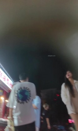 抄底【XLBCD】粉色超短裙小姐姐，灰色内裤白色蕾丝边 截图5