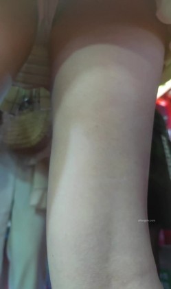 抄底【XLBCD】粉色超短裙小姐姐，灰色内裤白色蕾丝边 截图15