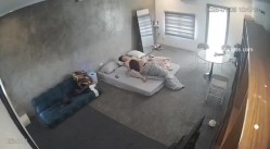 黑客破解家庭网络摄像头偷拍住毛坯房的年轻情侣疯狂做爱有时一天做爱几次 截图2