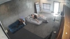 黑客破解家庭网络摄像头偷拍住毛坯房的年轻情侣疯狂做爱有时一天做爱几次 截图4