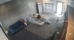 黑客破解家庭网络摄像头偷拍住毛坯房的年轻情侣疯狂做爱有时一天做爱几次 截图7