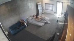 黑客破解家庭网络摄像头偷拍住毛坯房的年轻情侣疯狂做爱有时一天做爱几次 截图8
