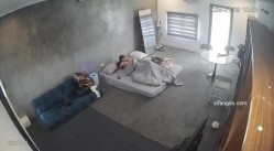 黑客破解家庭网络摄像头偷拍住毛坯房的年轻情侣疯狂做爱有时一天做爱几次 截图11