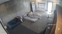 黑客破解家庭网络摄像头偷拍住毛坯房的年轻情侣疯狂做爱有时一天做爱几次 截图12