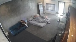 黑客破解家庭网络摄像头偷拍住毛坯房的年轻情侣疯狂做爱有时一天做爱几次 截图13