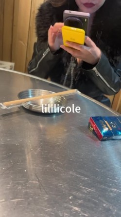 专泡良家大神『LILILICOLE』翘臀骚货一边穿着高跟黑丝一边女上摇摆，只需躺着据能享受全自动炮架服务 截图6