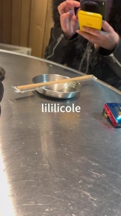 专泡良家大神『LILILICOLE』翘臀骚货一边穿着高跟黑丝一边女上摇摆，只需躺着据能享受全自动炮架服务 截图7