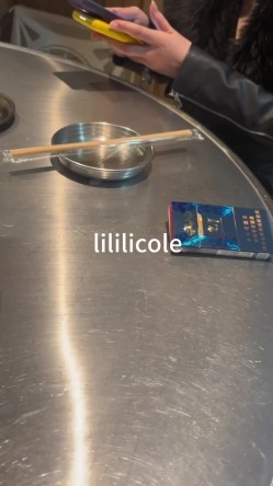 专泡良家大神『LILILICOLE』翘臀骚货一边穿着高跟黑丝一边女上摇摆，只需躺着据能享受全自动炮架服务 截图10