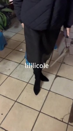 专泡良家大神『LILILICOLE』翘臀骚货一边穿着高跟黑丝一边女上摇摆，只需躺着据能享受全自动炮架服务 截图12