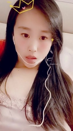 最美哺乳期宝妈【哺乳期】为了生活下海~直播挤乳汁!湿哒哒，小少妇颇有几分姿色 截图6