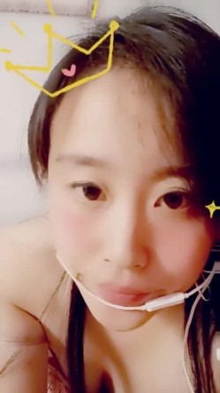 最美哺乳期宝妈【哺乳期】为了生活下海~直播挤乳汁!湿哒哒，小少妇颇有几分姿色 截图8