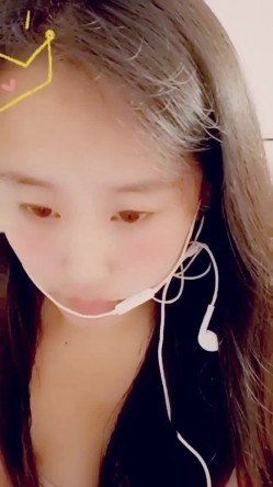 最美哺乳期宝妈【哺乳期】为了生活下海~直播挤乳汁!湿哒哒，小少妇颇有几分姿色 截图10
