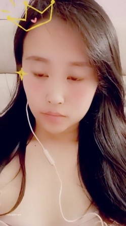 最美哺乳期宝妈【哺乳期】为了生活下海~直播挤乳汁!湿哒哒，小少妇颇有几分姿色 截图13