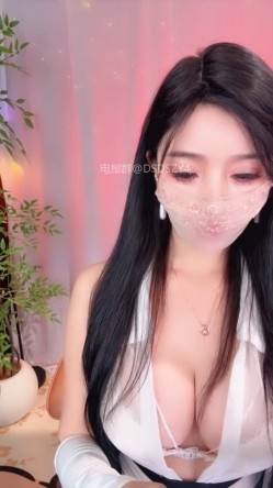 极品少妇【白熙】性感黑丝舔奶骚舞，跳蛋塞屄抽插潮喷 截图2