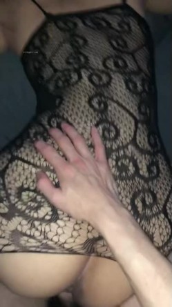 绿帽癖老公找单男艹爱妻 模特身材极品娇妻『短裙无内』淫妻福利 ，主动张开黑丝M腿 满嘴淫语呻吟不断！ 截图13