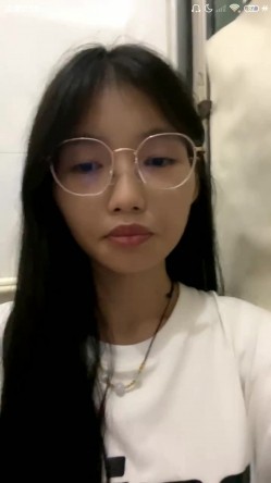 ️正宗大学生宿舍直播【困困兔】道具狂插流白浆，眼镜妹，室友睡着偷偷脱光，身材不错诱人 截图1