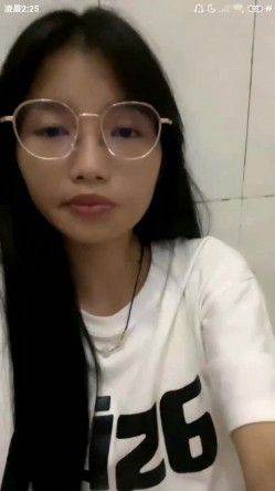 ️正宗大学生宿舍直播【困困兔】道具狂插流白浆，眼镜妹，室友睡着偷偷脱光，身材不错诱人 截图3