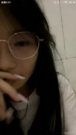 ️正宗大学生宿舍直播【困困兔】道具狂插流白浆，眼镜妹，室友睡着偷偷脱光，身材不错诱人 截图7