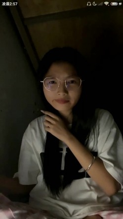 ️正宗大学生宿舍直播【困困兔】道具狂插流白浆，眼镜妹，室友睡着偷偷脱光，身材不错诱人 截图8