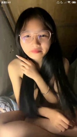 ️正宗大学生宿舍直播【困困兔】道具狂插流白浆，眼镜妹，室友睡着偷偷脱光，身材不错诱人 截图15