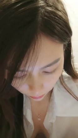 极品高颜冷艳御姐，反差小妈感女主播「金刚护撸娃」「小奶猫」激情淫语撩骚，和姐妹下海大秀，互舔互口假鸡巴互插 截图4