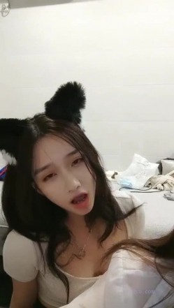 极品高颜冷艳御姐，反差小妈感女主播「金刚护撸娃」「小奶猫」激情淫语撩骚，和姐妹下海大秀，互舔互口假鸡巴互插 截图13