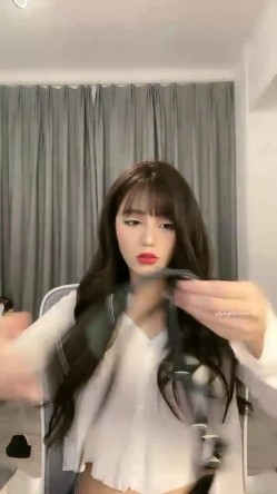 女神降临，明星气质顶级身材，人气大美人【小福贵儿】罕见大尺度，裸艳舞诱惑、道具紫薇、无套啪啪，高潮脸爽死人 截图4
