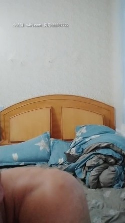 偷情老骚妈揉着骚奶子勾引年轻大哥，口交大鸡巴让大哥舔逼玩穴高喷了，撅着屁股让大哥暴力抽插草舒服了 截图12