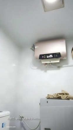 颜值奶妈-草莓洛儿- 和网友聊骚’无套不内，爱深了你想生几个我都可以呀‘，阴道滴蜡烛，手指肉棒插逼，淫汁好浓烈！ 截图8