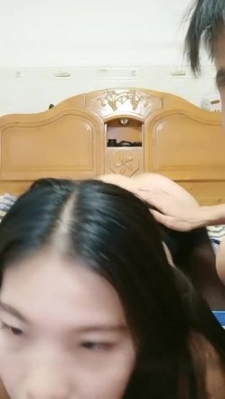 红唇骚女【金牌小可】和链子小哥双人啪啪，情趣装黑丝口交足交上位骑乘，性感大屁股大力撞击 截图10