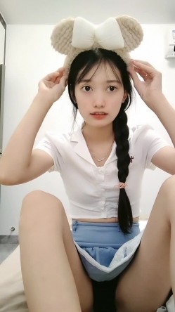 校花女神，超级清纯，【蔡蔡仙女】，冉冉升起的新星，她的微笑一秒让你想起初恋，还是脱光的初恋 截图1