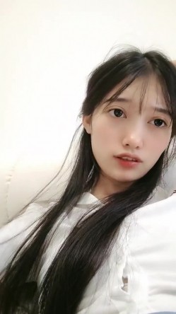 校花女神，超级清纯，【蔡蔡仙女】，冉冉升起的新星，她的微笑一秒让你想起初恋，还是脱光的初恋 截图3