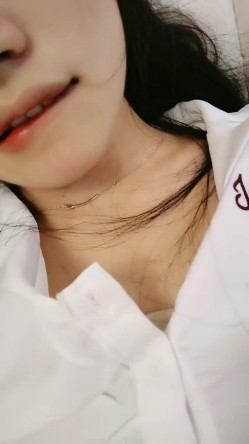 校花女神，超级清纯，【蔡蔡仙女】，冉冉升起的新星，她的微笑一秒让你想起初恋，还是脱光的初恋 截图4