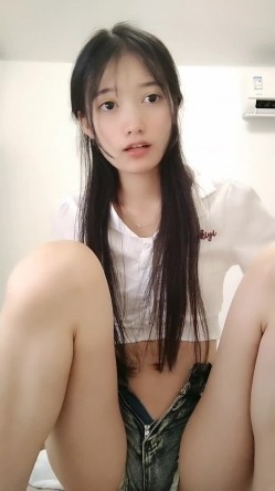校花女神，超级清纯，【蔡蔡仙女】，冉冉升起的新星，她的微笑一秒让你想起初恋，还是脱光的初恋 截图6