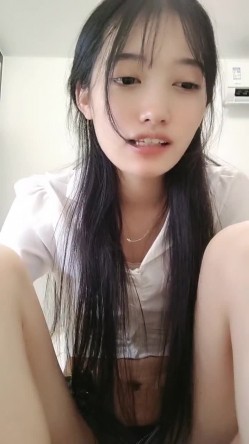 校花女神，超级清纯，【蔡蔡仙女】，冉冉升起的新星，她的微笑一秒让你想起初恋，还是脱光的初恋 截图8