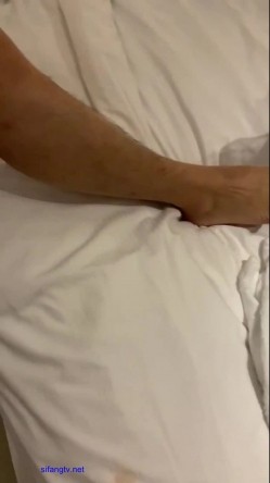 圈内大神调教超骚妹子3P 喝尿吞咽舔屁眼 脚丫子进嘴12V 截图4