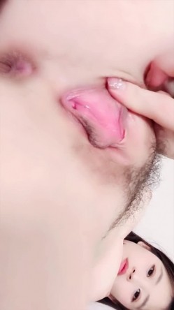 清纯美乳甜妹【只只吖】下海福利，跳蛋抠逼自慰一字马相当迷人 截图7