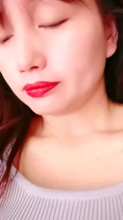 乡村美少妇，【甜甜小少妇】，户外顶着大太阳，开车找找刺激，逼里塞跳蛋 截图1