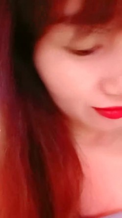 乡村美少妇，【甜甜小少妇】，户外顶着大太阳，开车找找刺激，逼里塞跳蛋 截图6