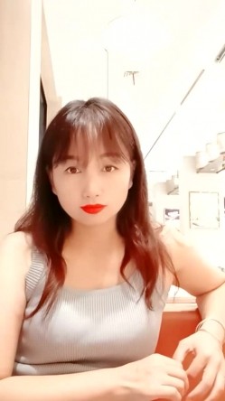 乡村美少妇，【甜甜小少妇】，户外顶着大太阳，开车找找刺激，逼里塞跳蛋 截图9